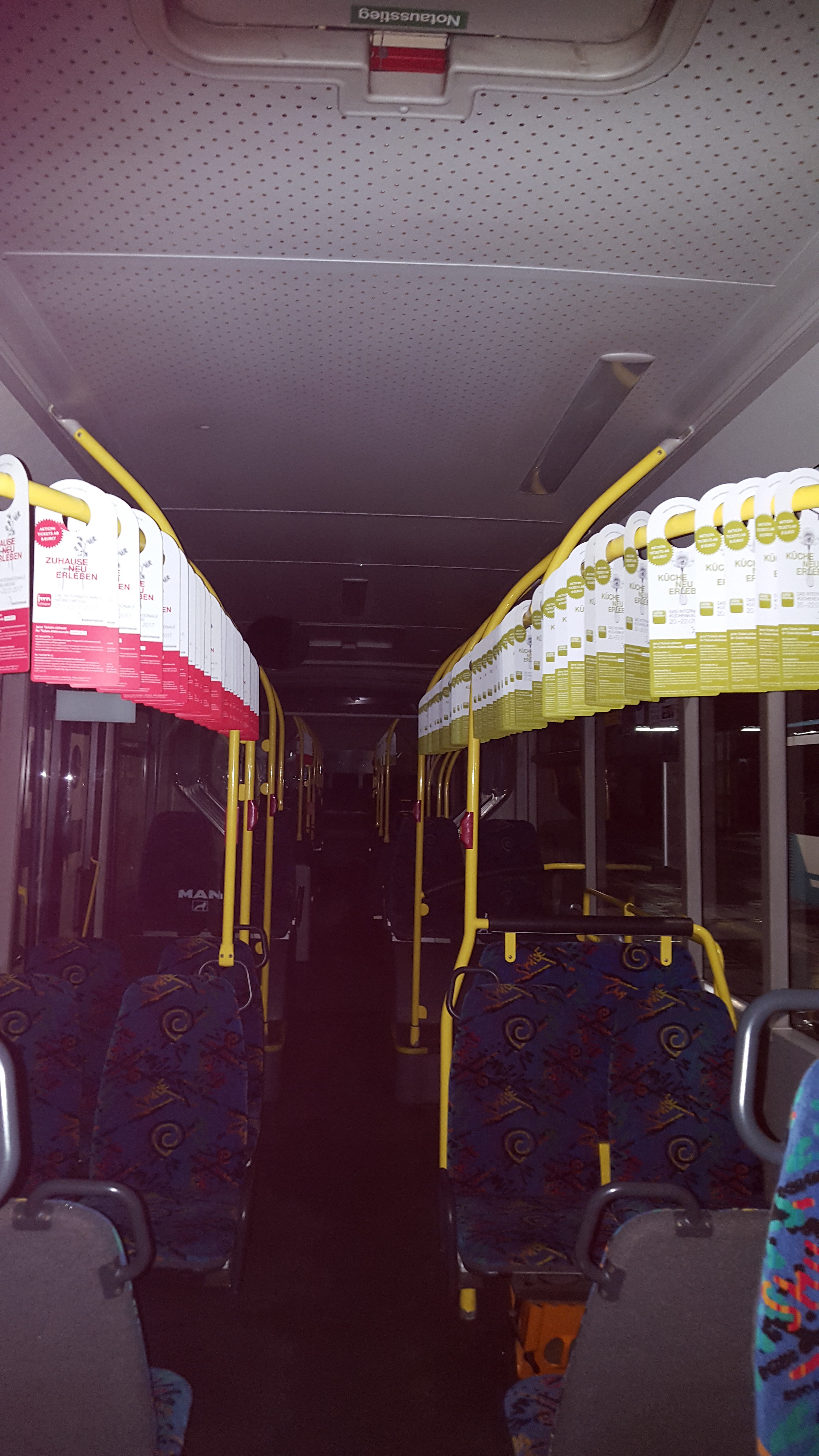 ZUHAUSE/KÜCHE NEU ERLEBEN - Bus Innenraumwerbung